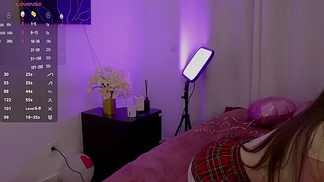 Lilly Colins online show from February 2025 03:53:01 PM