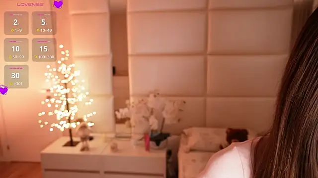 Lilly Colins online show from January 2026 07:48:01 PM