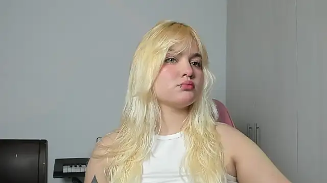 Snapshot of Pretty__zoe chatting on October 2025 05:52:02 PM Pretty  zoe online show from October 2025 05:52:02 PM