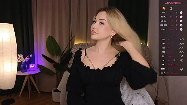 Snapshot of AdeleRoberts chatting on January 2025 12:27:02 PM AdeleRoberts online show from January 2025 12:27:02 PM