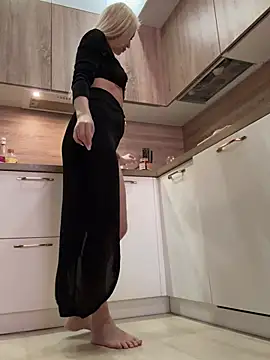 Snapshot of AdeleRoberts chatting on February 2025 08:21:02 AM AdeleRoberts online show from February 2025 08:21:02 AM