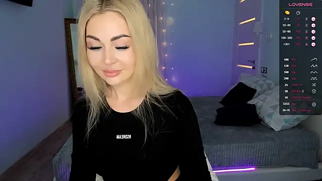 Snapshot of AdeleRoberts chatting on February 2025 08:31:02 AM AdeleRoberts online show from February 2025 08:31:02 AM