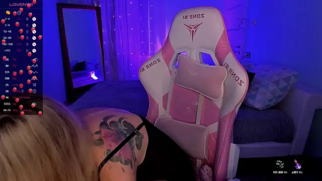 Snapshot of AdeleRoberts chatting on October 2025 02:09:02 AM AdeleRoberts online show from October 2025 02:09:02 AM