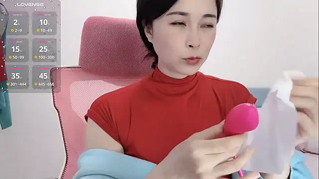 Snapshot of Qwi-V1 chatting on January 2025 11:55:01 PM Qwi-V1 online show from January 2025 11:55:01 PM