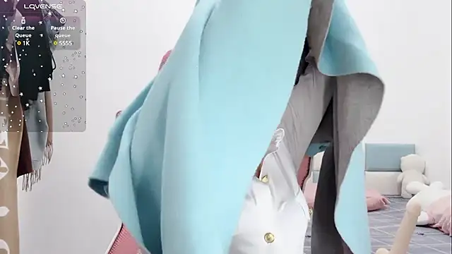 Snapshot of Qwi-V1 chatting on February 2025 11:04:02 PM Qwi-V1 online show from February 2025 11:04:02 PM