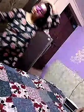 Snapshot of bobbyronak chatting on December 2024 06:59:01 PM bobbyronak online show from December 2024 06:59:01 PM