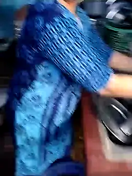 Snapshot of bobbyronak chatting on January 2025 05:36:02 AM bobbyronak online show from January 2025 05:36:02 AM