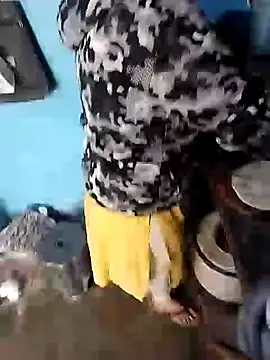 Snapshot of bobbyronak chatting on January 2025 05:19:02 AM bobbyronak online show from January 2025 05:19:02 AM