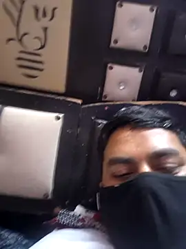 Snapshot of bobbyronak chatting on February 2025 06:45:01 PM bobbyronak online show from February 2025 06:45:01 PM