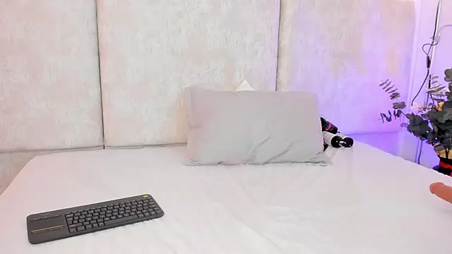 Snapshot of Astorath_angel_ chatting on December 2025 12:11:02 PM Astorath angel online show from December 2025 12:11:02 PM