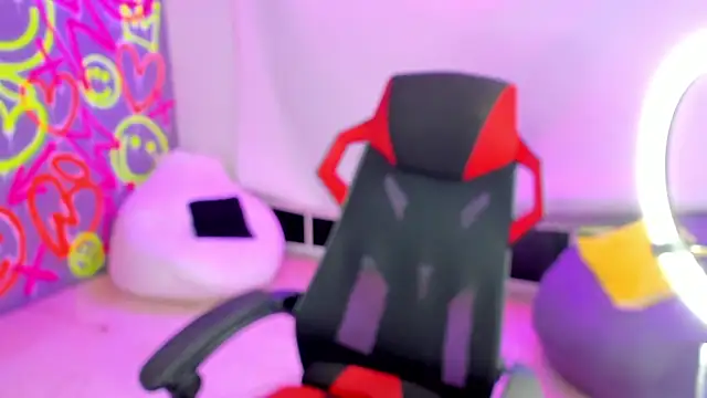 GEANNAROSE online show from January 2025 01:19:01 PM