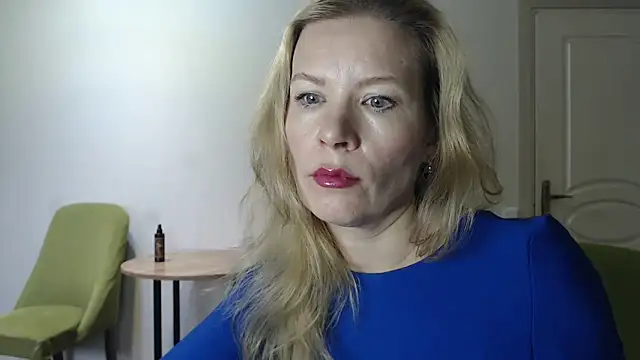 Snapshot of Juli_julyyy chatting on December 2024 04:55:01 AM Juli julyyy online show from December 2024 04:55:01 AM