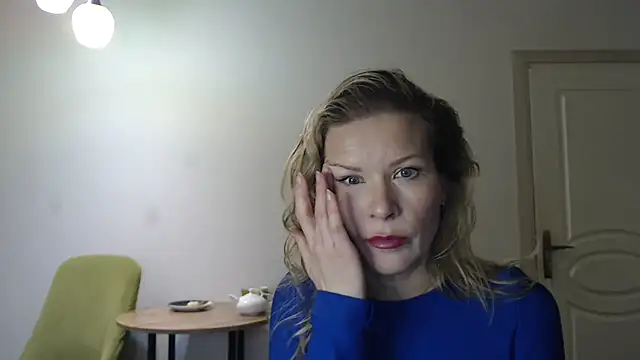 Snapshot of Juli_julyyy chatting on December 2024 12:13:02 PM Juli julyyy online show from December 2024 12:13:02 PM