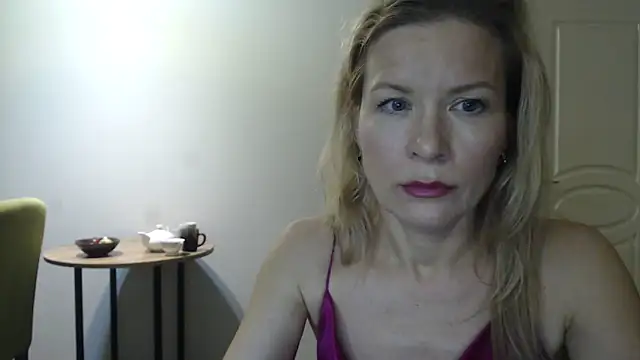 Snapshot of Juli_julyyy chatting on January 2025 12:01:01 AM Juli julyyy online show from January 2025 12:01:01 AM