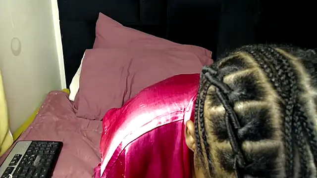 Busty-Londie online show from November 2025 06:52:01 PM