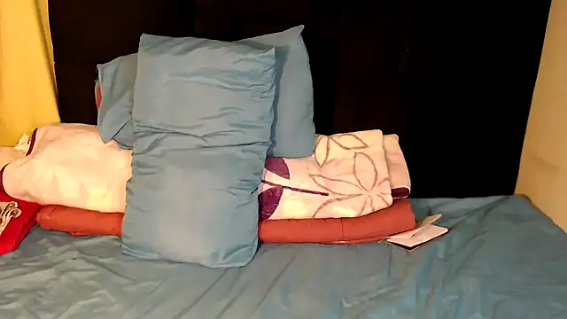 Snapshot of Busty-Londie chatting on February 2026 07:34:02 PM Busty-Londie online show from February 2026 07:34:02 PM