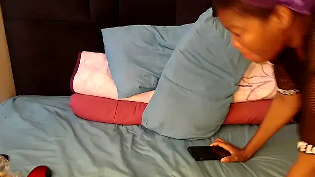 Snapshot of Busty-Londie chatting on February 2026 05:57:01 AM Busty-Londie online show from February 2026 05:57:01 AM