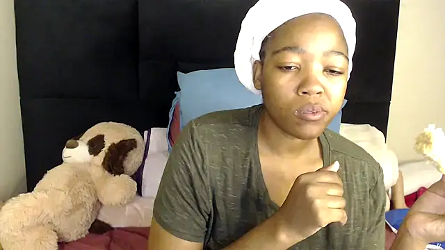 Snapshot of Busty-Londie chatting on March 2026 05:15:01 PM Busty-Londie online show from March 2026 05:15:01 PM