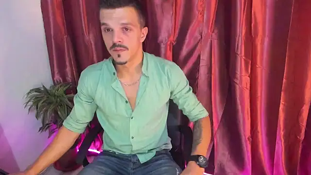 Snapshot of DonyBrown chatting on October 2025 04:43:02 AM DonyBrown online show from October 2025 04:43:02 AM
