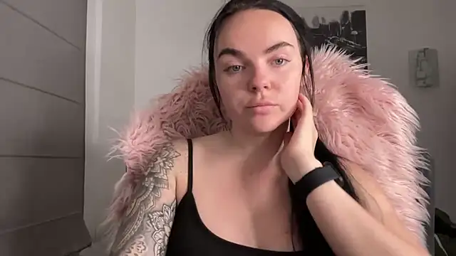 yorkshiregal online show from December 2024 06:47:01 AM