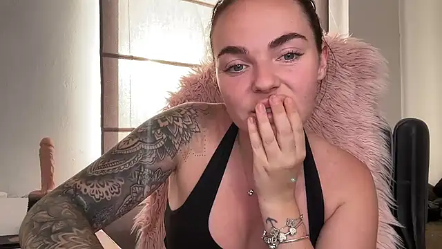 yorkshiregal online show from March 2025 04:46:01 PM