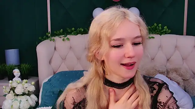 Snapshot of NaomiLoys chatting on February 2025 08:11:02 PM NaomiLoys online show from February 2025 08:11:02 PM