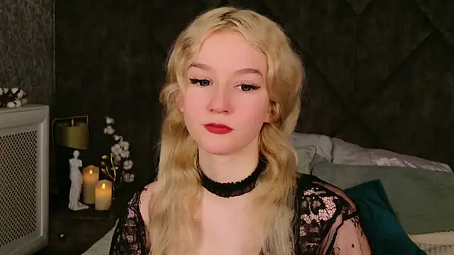 Snapshot of NaomiLoys chatting on February 2025 03:23:01 AM NaomiLoys online show from February 2025 03:23:01 AM