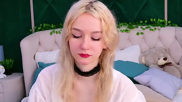 Snapshot of NaomiLoys chatting on March 2025 08:48:01 PM NaomiLoys online show from March 2025 08:48:01 PM