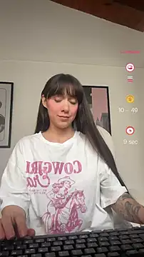 itsemiliasommer online show from December 2024 06:46:01 PM