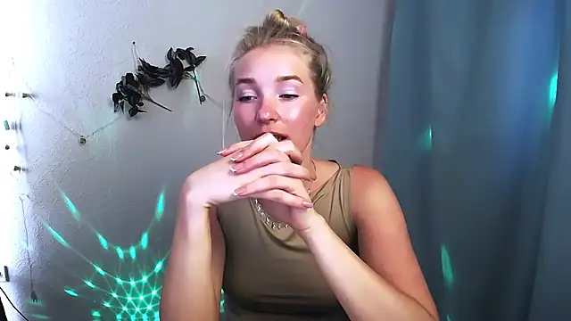 Queen ofLove online show from May 2026 11:16:02 AM