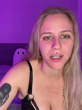 lunawolf21 online show from October 2025 06:57:01 AM