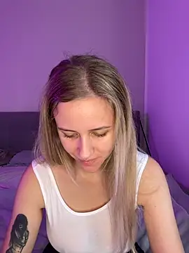 lunawolf21 online show from November 2025 07:29:01 AM