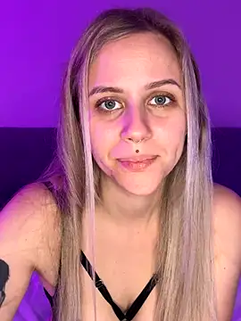 lunawolf21 online show from November 2025 07:30:01 AM