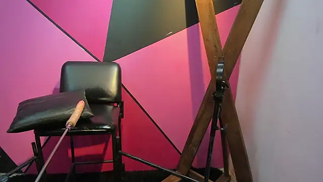 Snapshot of BDSM_Fetish chatting on February 2025 10:58:01 PM BDSM Fetish online show from February 2025 10:58:01 PM