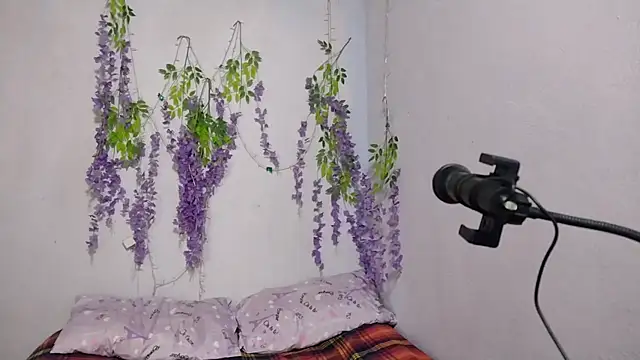 Snapshot of yazforeSolo chatting on September 2025 02:08:01 PM yazforeSolo online show from September 2025 02:08:01 PM