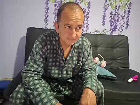 Snapshot of yazforeSolo chatting on November 2025 02:40:02 PM yazforeSolo online show from November 2025 02:40:02 PM