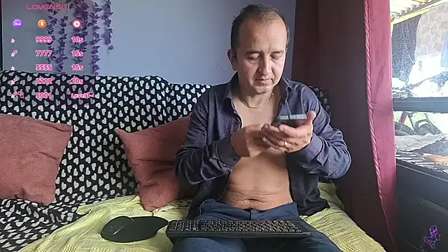 Snapshot of yazforeSolo chatting on December 2025 02:22:02 PM yazforeSolo online show from December 2025 02:22:02 PM