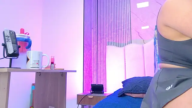 Sofia martiin online show from February 2026 03:04:02 AM