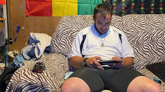 Snapshot of ScubaStevex chatting on June 2026 06:33:01 AM ScubaStevex online show from June 2026 06:33:01 AM