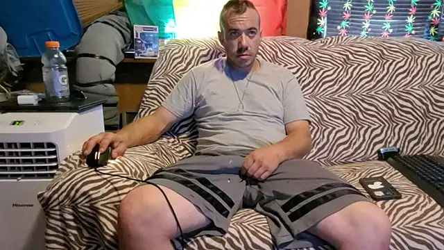 Snapshot of ScubaStevex chatting on July 2026 07:18:01 PM ScubaStevex online show from July 2026 07:18:01 PM