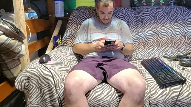 Snapshot of ScubaStevex chatting on July 2026 10:46:02 AM ScubaStevex online show from July 2026 10:46:02 AM