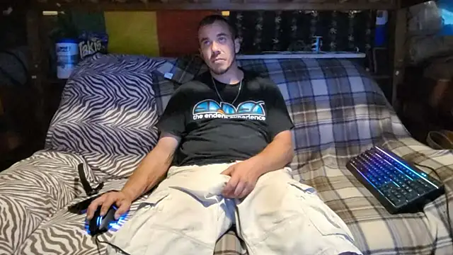Snapshot of ScubaStevex chatting on July 2026 05:38:01 AM ScubaStevex online show from July 2026 05:38:01 AM