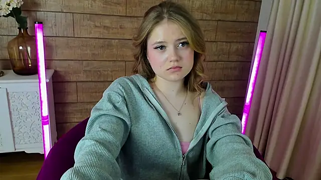 SelinSwarovski online show from March 2025 02:03:02 AM