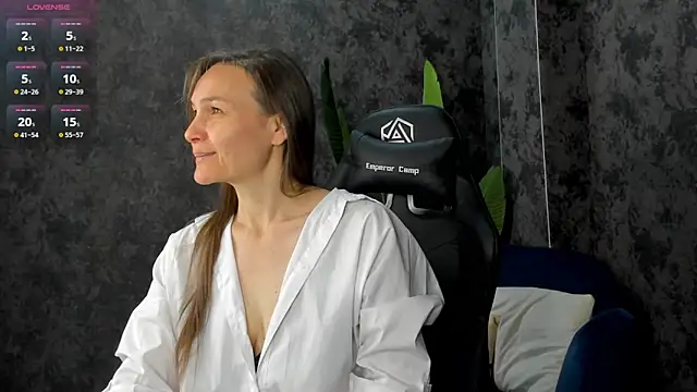 Snapshot of Lillian_White chatting on October 2025 11:59:02 PM Lillian White online show from October 2025 11:59:02 PM