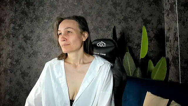 Snapshot of Lillian_White chatting on October 2025 11:49:01 PM Lillian White online show from October 2025 11:49:01 PM