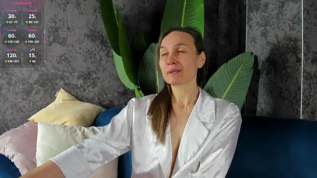 Snapshot of Lillian_White chatting on December 2025 12:04:02 AM Lillian White online show from December 2025 12:04:02 AM