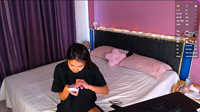 Snapshot of Melissa_Mone chatting on February 2025 01:12:02 AM Melissa Mone online show from February 2025 01:12:02 AM