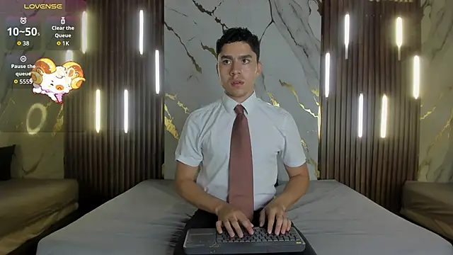 LiamNovak online show from November 2025 11:02:01 AM