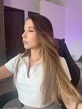 SophieRaily  online show from October 2025 06:48:01 PM