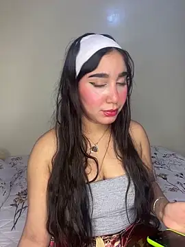 Snapshot of Meryem_Queen chatting on March 2025 09:48:01 PM Meryem Queen online show from March 2025 09:48:01 PM